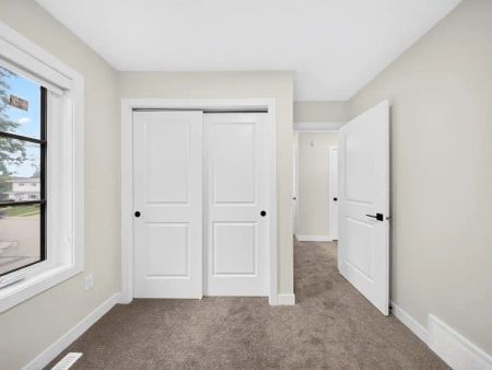 SF354 - 11306 123 Street - Inglewood 9 Plex — 3 Bed 2.5 Bath - Photo 4