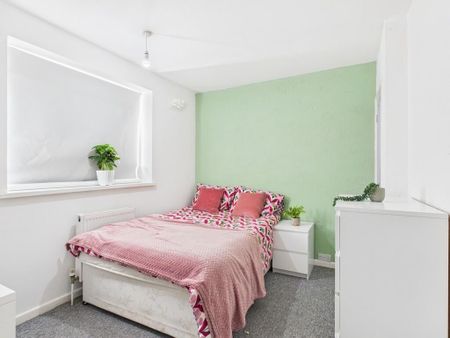 4 bedroom terraced house to rent - Photo 4