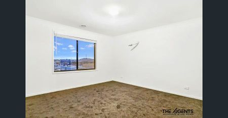 Stunning Double-Storey Family Home near Truganina P-9 College - Photo 3