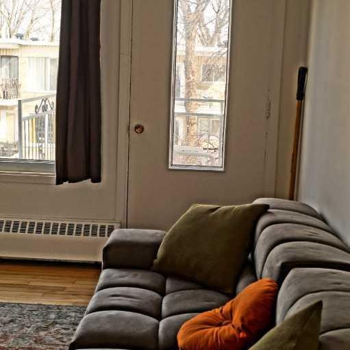 GRAND 4 1/2 à louer,, 3e étage, avenue Duval. Très propre et bien situé. - Photo 1