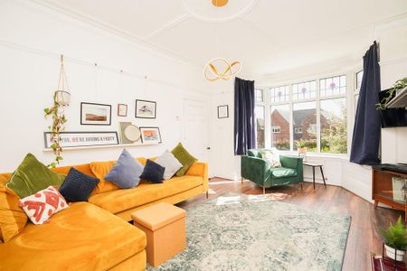 4 bedroom semi-detached house to rent - Photo 3