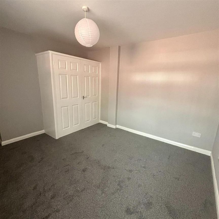 2 bedroom ground floor flat to rent - Photo 1