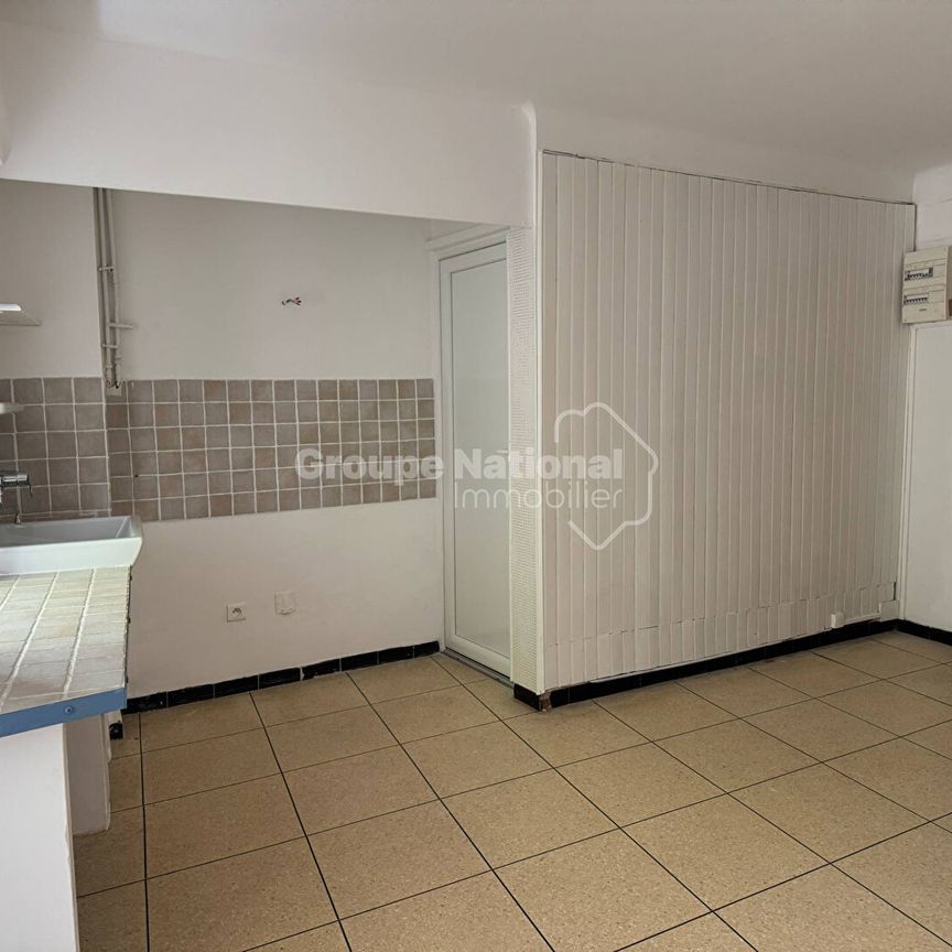 PETIT T2 - RUE DE L'AGNEAU ARLES, - Photo 1