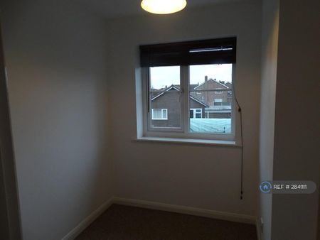 3 bedroom semi-detached house to rent - Photo 2