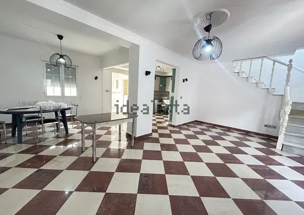 Alquiler de chalet adosado en Jacinto Benavente