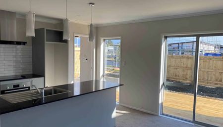 Modern Family Home - Photo 4