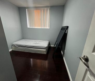 For Lease - 25 Agnes Street N/A Unit# 201, Mississauga, Ontario - Photo 4