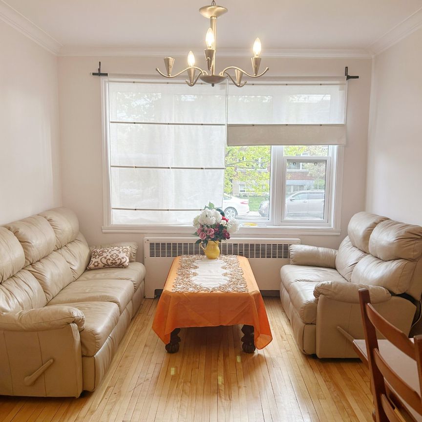 4889 Av. Montclair Montréal (Côte-des-Neiges, QC H4V - Photo 1