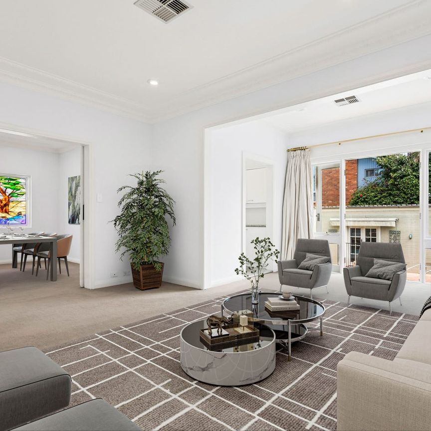 Family Home With Swimming Pool - Photo 1