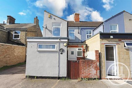 3 bedroom end of terrace house to rent - Photo 4