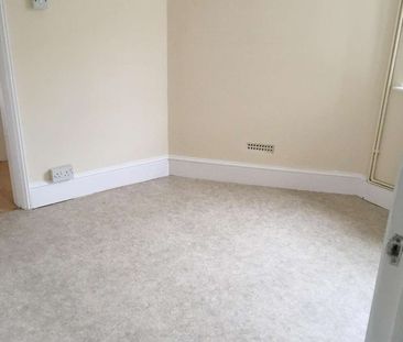 Charming Semi-Detached 2-Bedroom Bungalow for Long-Term Let Boastin... - Photo 2