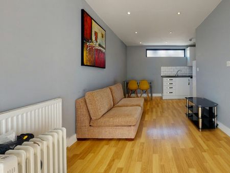Flat to rent on - Photo 3
