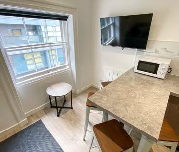 3 bedroom flat to rent - Photo 3