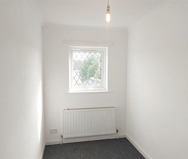 3 Bedroom House - Mid Terrace - Photo 2