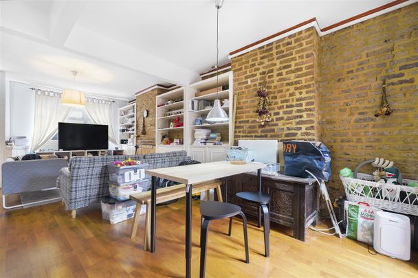 Terraced House To Let - Photo 1