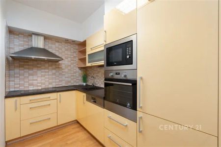 Pronájem bytu 2+kk s garážovým stáním, Praha – Háje - Photo 3