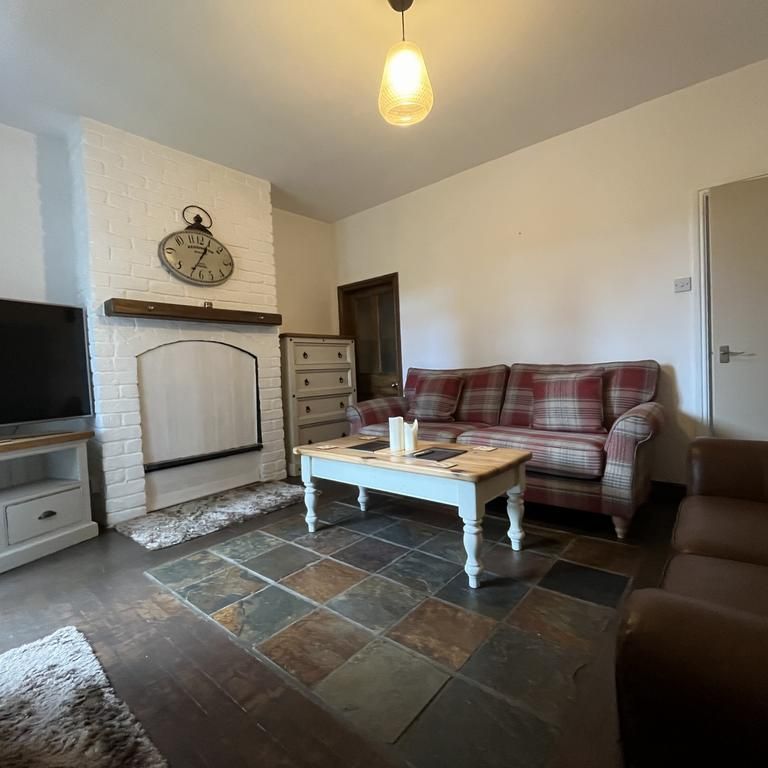 2 bedroom terraced house to rent - Photo 1