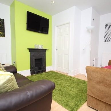 4 Bed - Branksome Place , Hyde Park , Leeds - Photo 1
