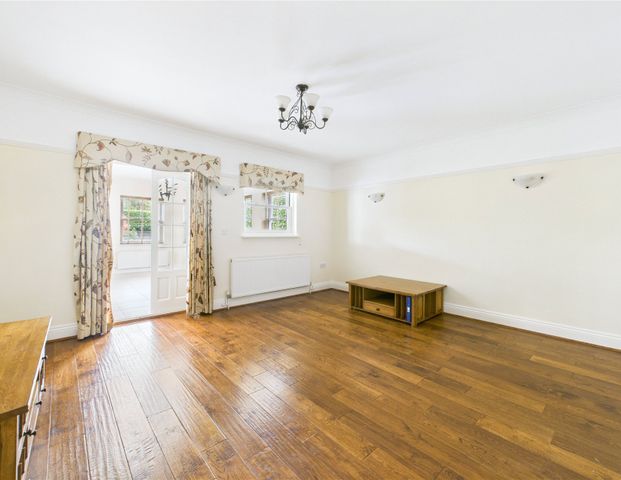 Finchampstead Road, Wokingham Finchampstead Road, Wokingham - Photo 1