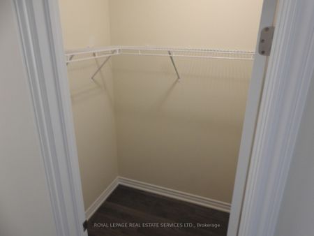 Townhouse For Lease | X8141922 - Photo 4