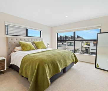 Modern family home in Hobsonville - Photo 3