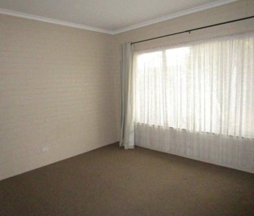 COMPACT 2 BEDROOM UNIT CLOSE TO BOWLS/TENNIS/SWIMMING POOL - Photo 1
