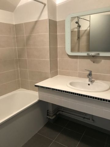 Location Appartement 4 pièces 64m² - Photo 2