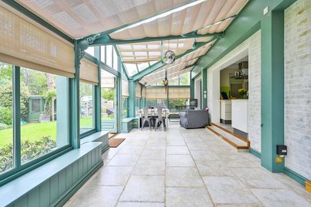 5 bedroom detached house to rent - Photo 2