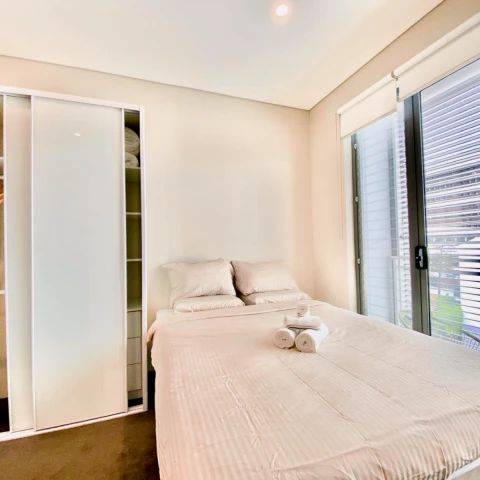 Studio-01811 - Photo 1