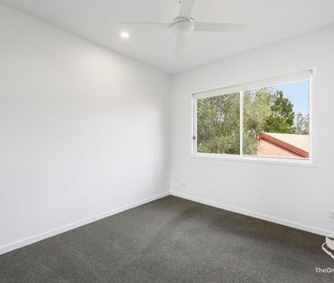 Brand New 4 Bed with Solar - Photo 5
