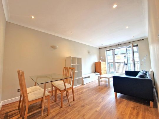 2 bedroom flat to rent - Photo 1