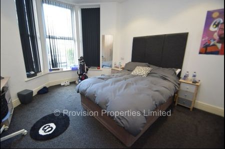 4 bed student properties Leeds - Photo 3