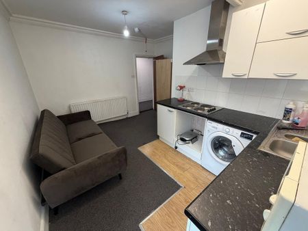 Studio to rent - Photo 5