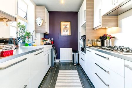 2 Bed Flat, The Pavement, SW4 - Photo 4