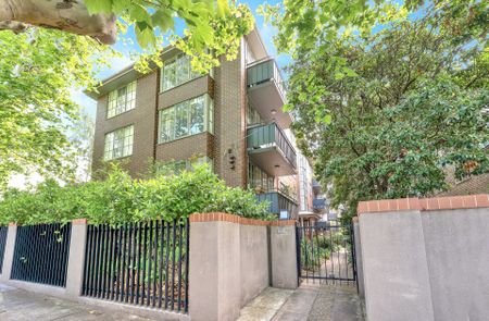8/39 Rockley Rd, South Yarra - Photo 3
