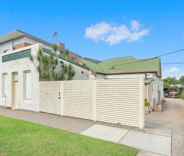 Conveniently located 4 bedroom family home with Granny Flat - Photo 3