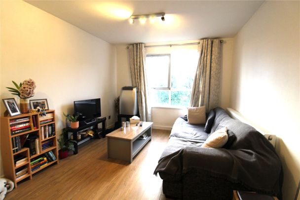 Hanger Lane, Ealing, W5 3DA - Photo 1