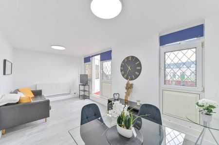 3 bedroom maisonette to rent - Photo 2