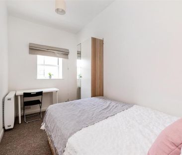 4 bedroom mews to rent - Photo 6