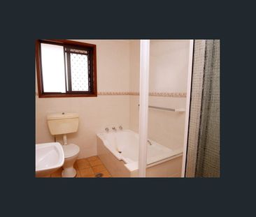 Neat unit located in quiet area - Photo 1