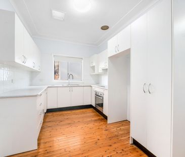 Family Home With Multiple Living Spaces - Photo 5