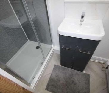 Calais Road (room), Staffordshire, Burton Upon Trent, DE13 - Photo 2