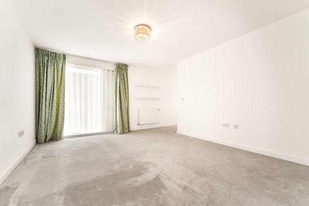 Hobson Road, Trumpington, Cambridge £4,500 pcm ⓘ The monthly or weekly payment required by the landlord. Read our glossary page , 4 bedrooms, mid terrace house, to let * Tenant info - Photo 1