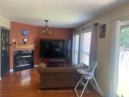 Detached Home For Lease | W9051238 - Photo 3