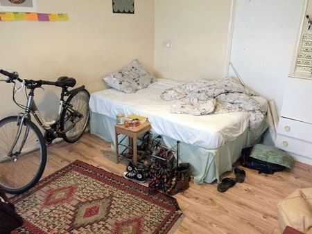 4 bedroom semi-detached house to rent - Photo 5