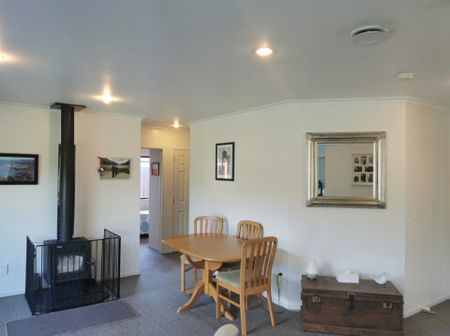 Tucked away in a sought-after neighbourhood - Photo 5