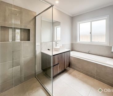 NEAR NEW IN CROWNLEA! - Photo 3