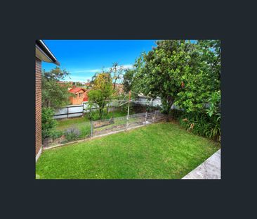 Spacious 3 Bedroom Home with Ample Storage - Photo 3