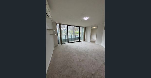 Modern 2-Bedroom Apartment with Parking in Prime Southbank Location - Photo 1