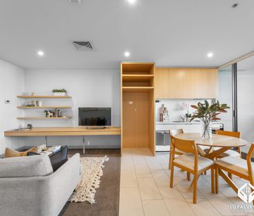 Light-Filled City Living with River Views - Photo 4